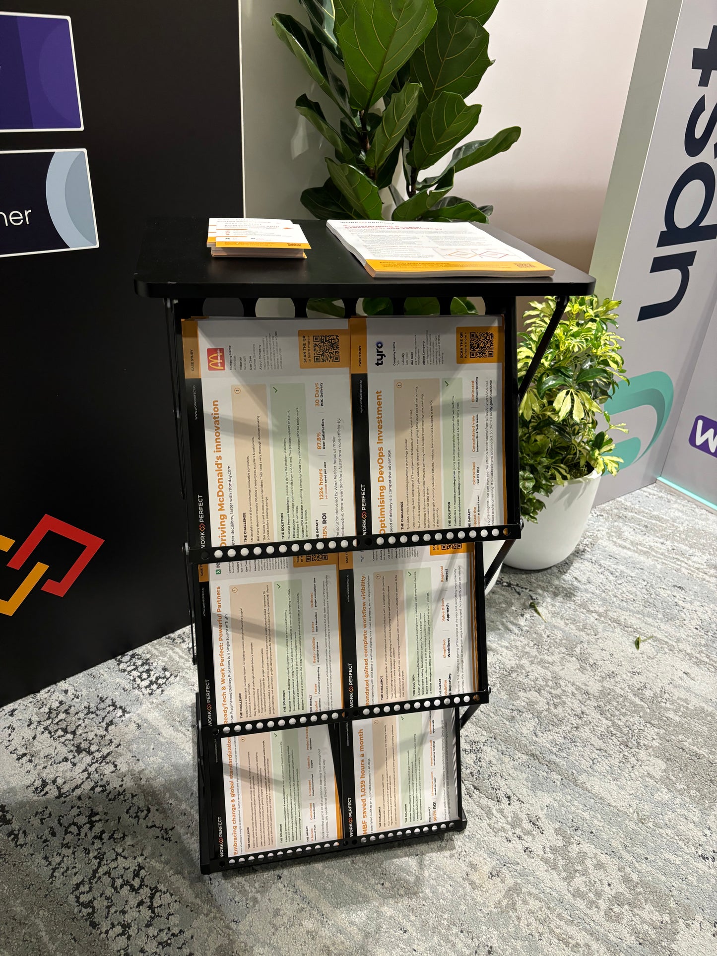 Brochure Stand